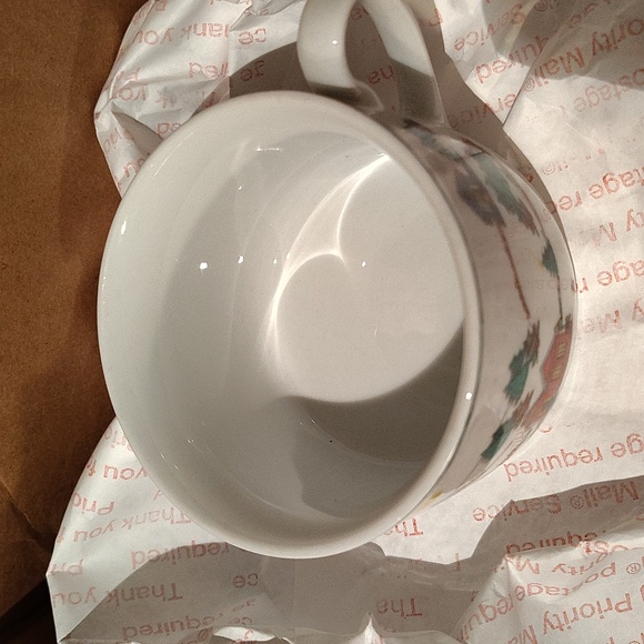 Set of 4, Cooks Club Falls Church Christmas Village, Cups & Saucers - Picture 5 of 5